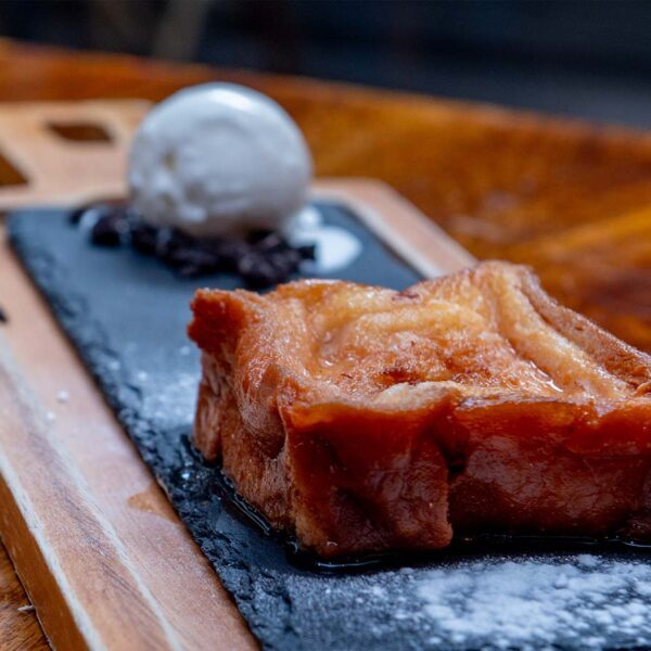 Torrija con helado de yogur