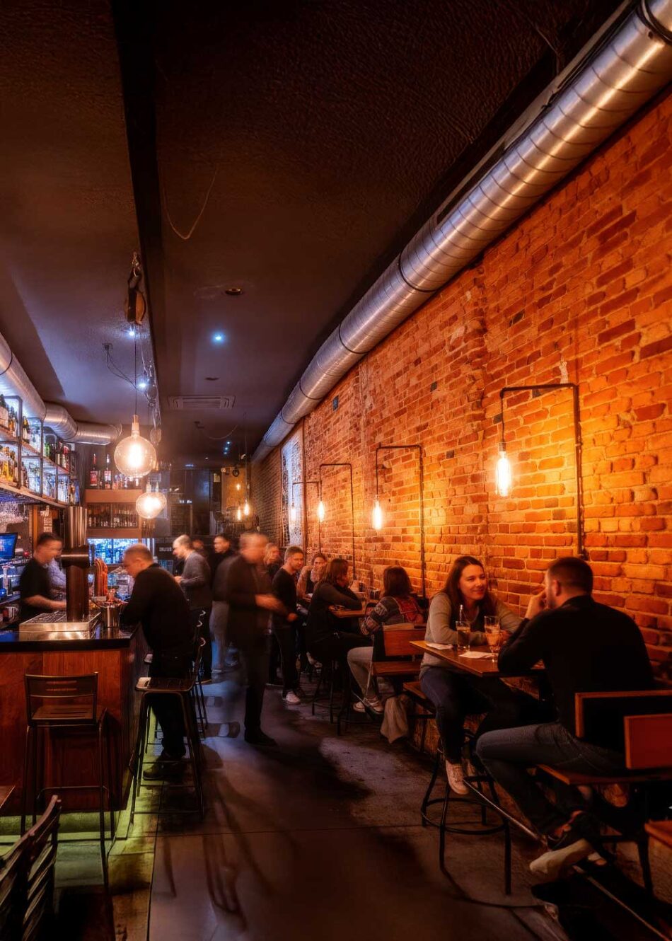 Disfruta de un momento de relax y charla con tus amigos. Disponemos de m&aacute;s de 50 referencias de verm&uacute;s.